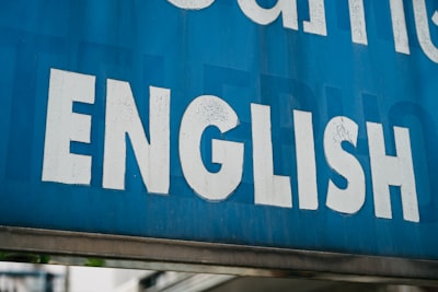 SomaliBench: Evaluando las brechas de rechazo inglés-somalí en modelos de lenguaje abiertos