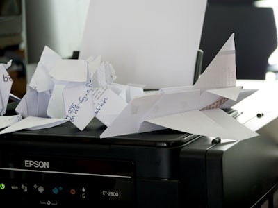 ¿Cómo se ajustan los procesos basados en papel digitalizados en la hoja de ruta de innovación de una empresa?