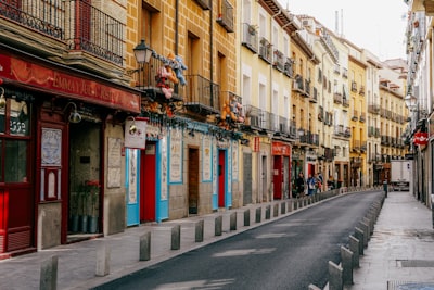 Top 3 empresas de avatares con IA para tu negocio en Madrid