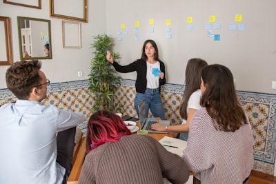 Actividades de construcción de equipos para grupos pequeños
