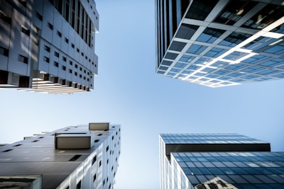 Contratos inteligentes en seguros: Enfoques tecnológicos