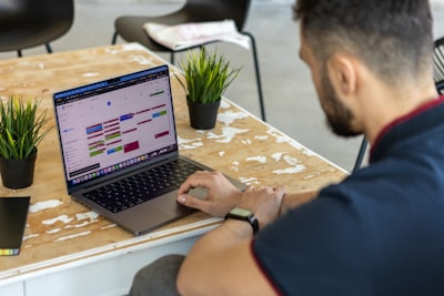¿Cómo el software personalizado puede optimizar flujos de trabajo?