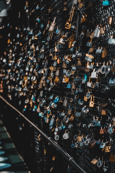 ¿Es segura la integración de datos automatizada entre tiendas y ERP para manejar datos sensibles?