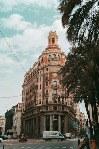 Automatización de seguimiento de envíos en Valencia