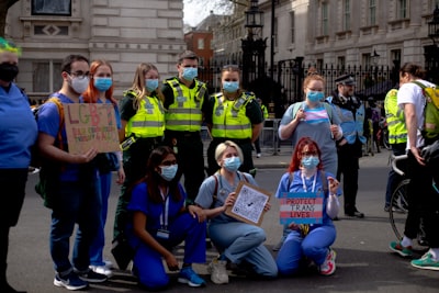 NHS elimina cientos de repositorios de GitHub por riesgos de IA y seguridad
