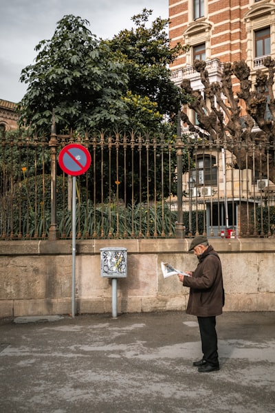 Reemplazo de informes manuales por paneles en Barcelona: Proyección 2026