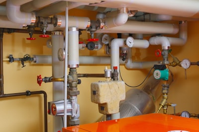 Validación multiagente mejora adaptación de modelos termohidráulicos