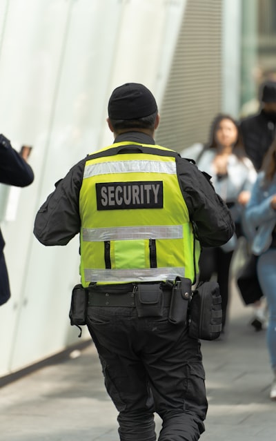 Dispositivos portátiles y rastreo en tiempo real: transformando las operaciones de seguridad