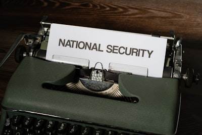 ¿Frecuencia de actualización de n8n para seguridad?
