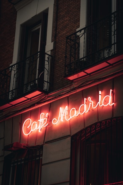 ¿Cómo elegir automatización de atención al cliente con IA en Madrid?