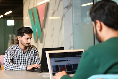 Trabajadores agentivos: ¿una tendencia adecuada para startups y grandes empresas?