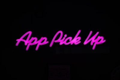 ¿Se puede personalizar el desarrollo de apps móviles híbridas para ajustarse a necesidades comerciales específicas?