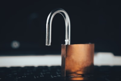 Cambios necesarios para automatizar auditorías de acceso privilegiado.