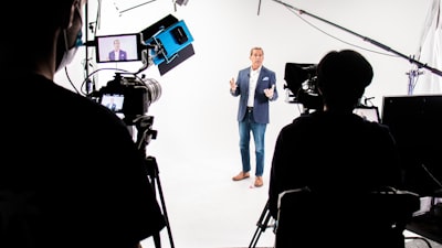 ¿Cómo evoluciona el video del portavoz de IA con el crecimiento de la empresa?