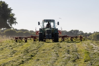 Difusor de Campo Medio: MARL fuera de línea a escala de miles de agentes
