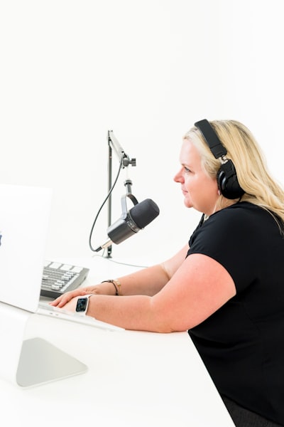 Mejora de la comunicación interna con agentes de voz personalizados de IA