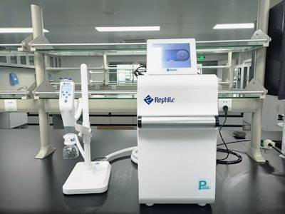Automatización del control de calidad en la síntesis de péptidos liofilizados.