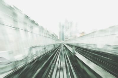 Aceleración de la optimización distribuida con actualizaciones locales