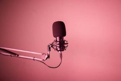 ¿Cómo la IA convierte tu podcast en un artículo?