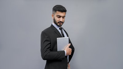 Contratar a un empleado de IA mejora la comunicación interna.