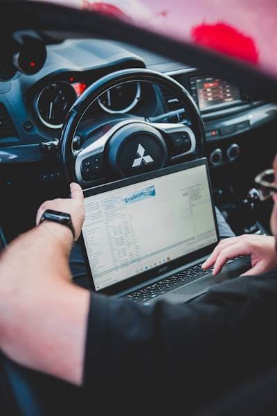 Beneficios de las aplicaciones web para el sector automotriz en 2024