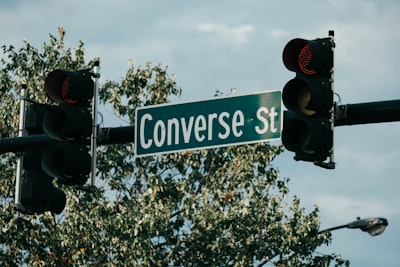 ¿La IA conversacional puede conectarse con bases de datos o APIs?