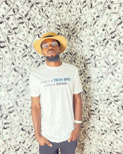 Rapero que generó 100 mil dólares por mes gracias a su side hustle