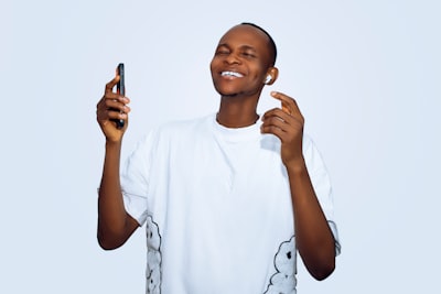Cómo elegir servicios telefónicos de IA para tu negocio
