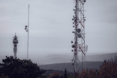 Resiliencia de receptores inalámbricos nativos de IA con homología persistente