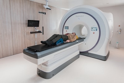 Aprendizaje progresivo para reconstrucción de MRI no supervisada