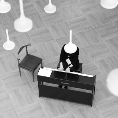 ¿Frecuencia de actualización de la automatización de la gestión de contratos para la seguridad?
