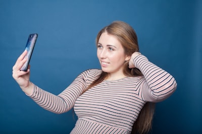 ¿Qué es UpScrolled y por qué la gente está cambiando a él desde TikTok?