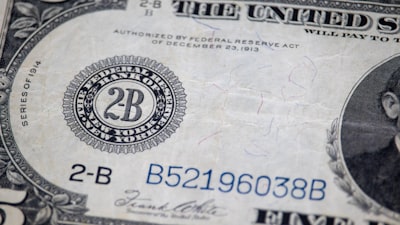 FBI: Estadounidenses perdieron más de $388 millones en estafas con cajeros de criptomonedas