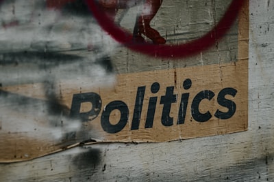 Nuevo benchmark revela sesgos políticos en modelos de lenguaje