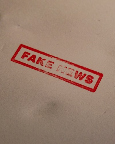 Marco multimodal para alerta temprana de noticias falsas y violencia