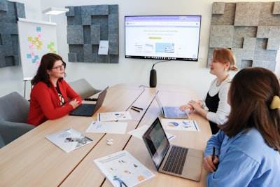 Socio líder en soluciones de software web con 15+ años de experiencia