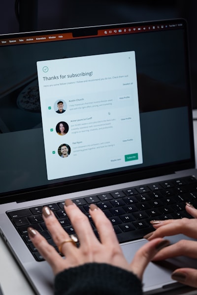 Proceso de onboarding y documentación para intranet con auditoría