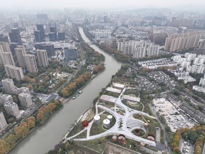 China desarrolla enjambre de 200 drones AI controlados por un soldado.