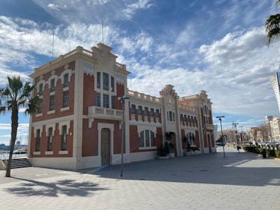 Automatización de servicios de administración educativa en Valencia