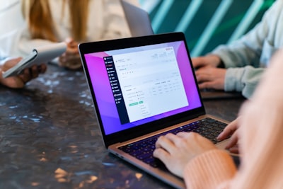 Gestión segura de variables de entorno en equipos