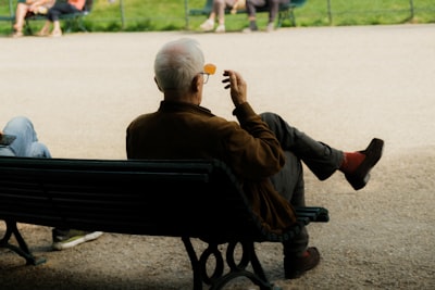 Analyzing Age-Related Discussions in App Reviews
