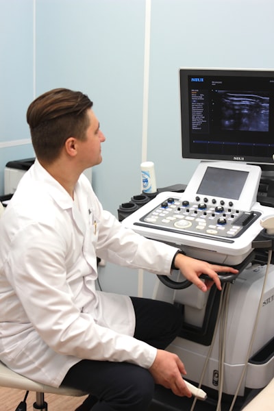 Análisis Semisupervisado de Ultrasonido Cardíaco Fetal con SAM-Med2D y DINOv3