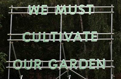 Vivid Thoughts: A Living HTML Garden
