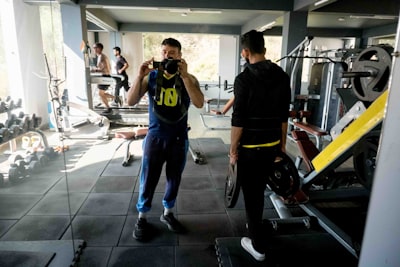 Leyes de escala para el preentrenamiento de RAG