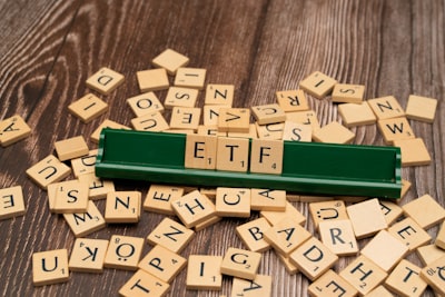 TTF: Fusión Temporal de Tokens para Video-Lenguaje Eficiente