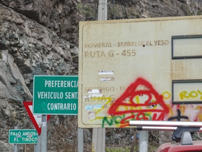 VAMP-Net: Red interpretable de atención múltiple invariante a permutaciones y CNN consciente de calidad para resistencia a fármacos de MTB