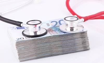 Beneficios de la caída de precios de medicamentos para los beneficiarios de Medicare