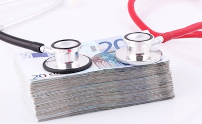 Mejorando el seguro de salud y reduciendo costos