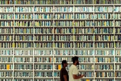 La Sobrecarga Cognitiva y el Cerebro: El Problema de la Biblioteca Infinita