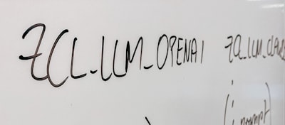 Resiliencia epistémica de los LLM bajo presión clínica